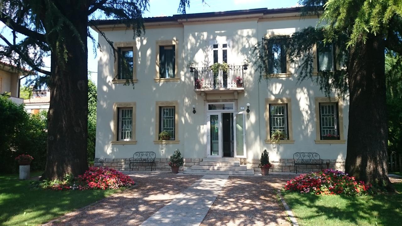 B&B Villa Dei Pini Domegliara Luaran gambar